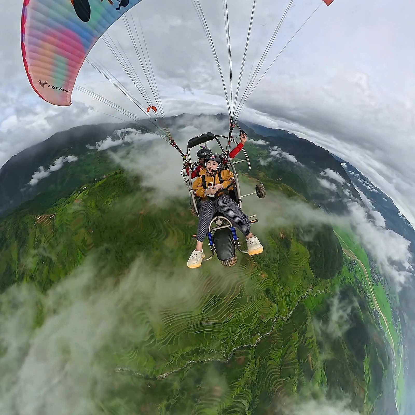 Bay cao 2.000m