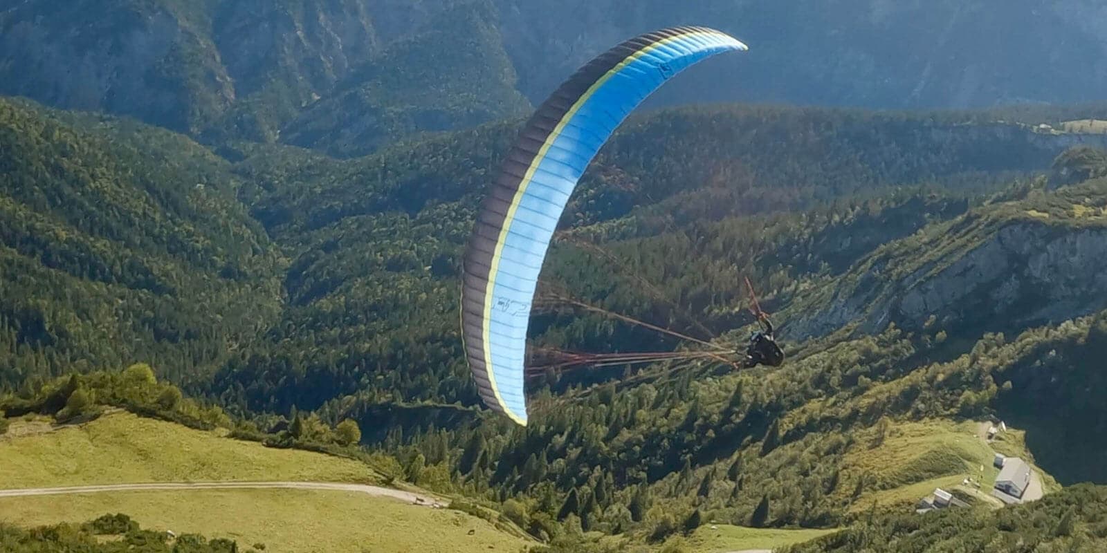 UP MISTI — Dù nhào lộn (acro)