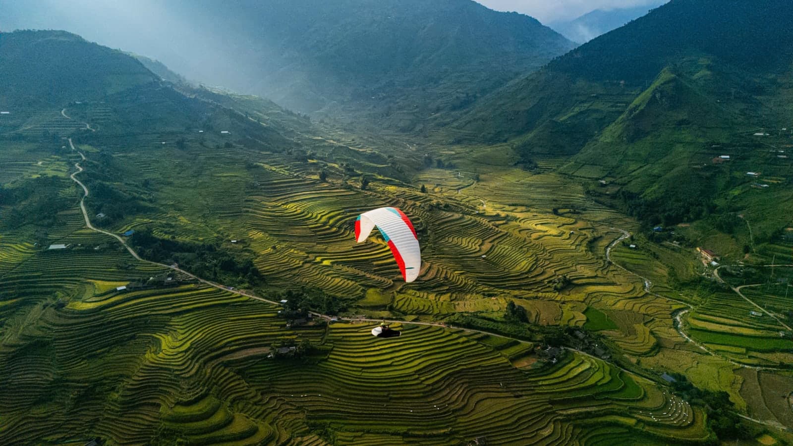 Phi công dù lượn Khau Phạ: đội bay 16 người, chứng chỉ và giờ bay