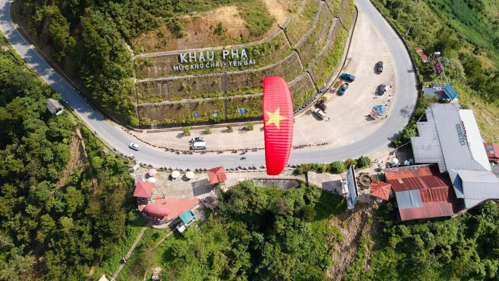 Điểm cất cánh và hạ cánh dù lượn đèo Khau Phạ có gì?