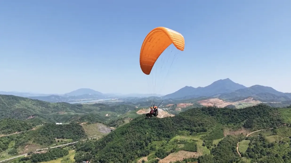 Thể thao ngoài trời tại Hà Nội: dù lượn đang thành xu hướng