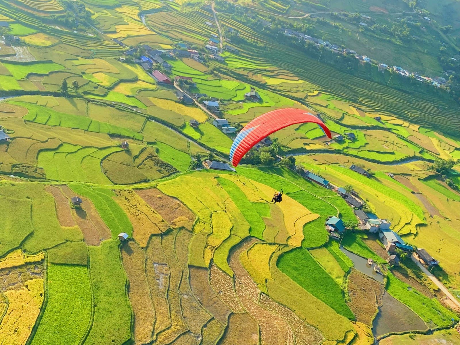 Lễ hội dù lượn Mùa Vàng 2026 tại đèo Khau Phạ