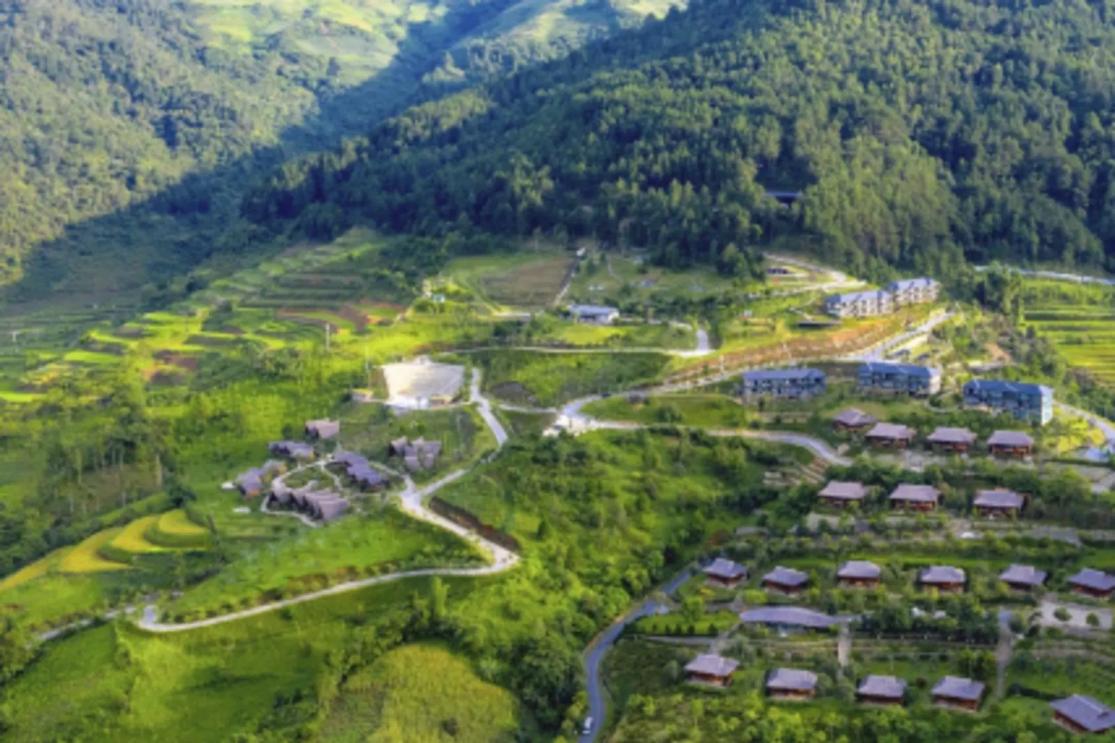 Tú Lệ: Le Champ Resort, suối khoáng nóng và đường trượt zipline