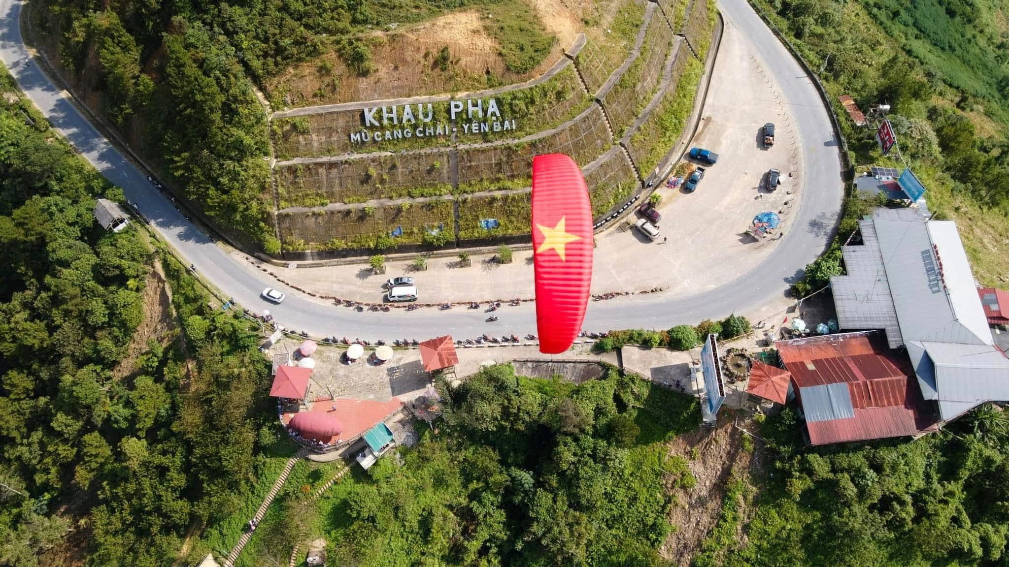Điểm cất cánh và hạ cánh dù lượn đèo Khau Phạ có gì?