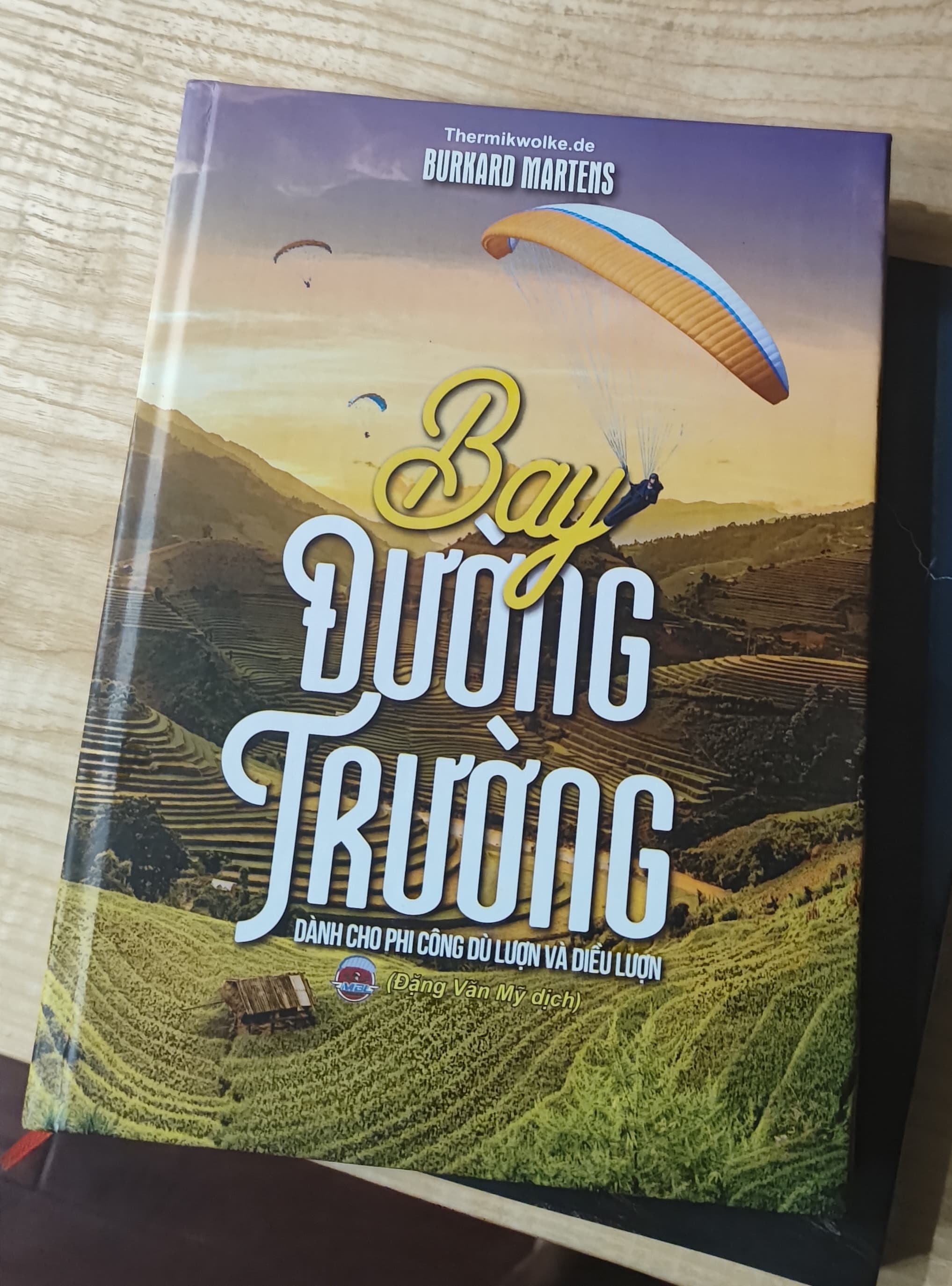 Sách Bay Đường Trường – bản tiếng Việt cho phi công dù lượn