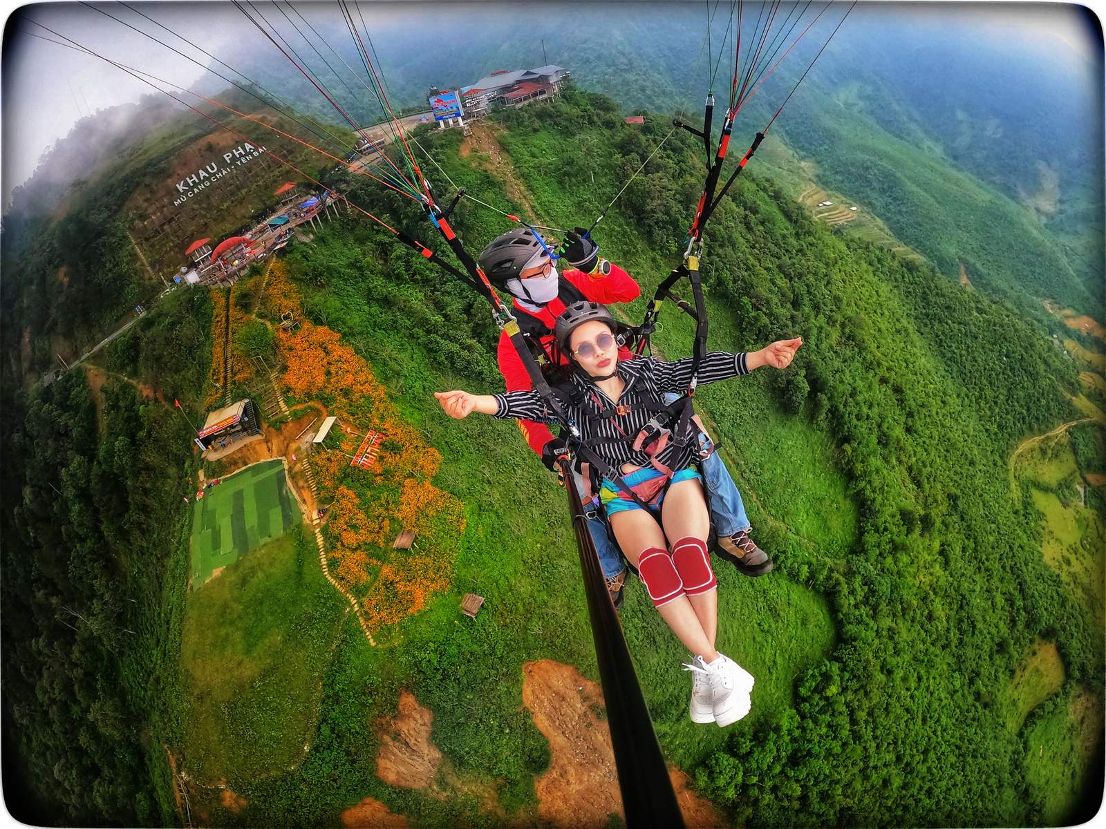 Dù Lượn Mù Cang Chải 2026: Giá Vé, Mùa Bay Đẹp Nhất Và Toàn Bộ Kinh Nghiệm Từ Đội Bay Khau Phạ