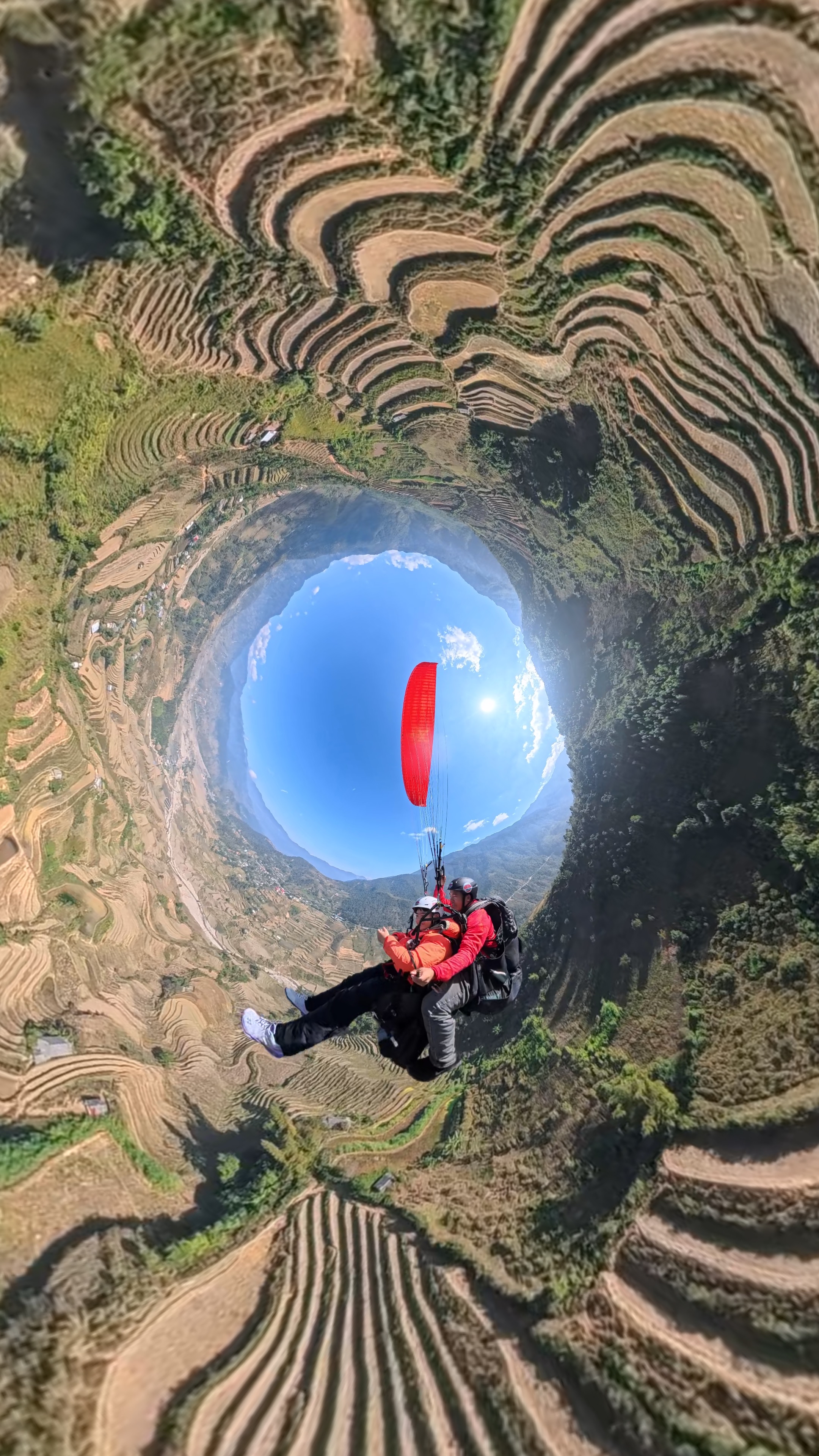 Phi công A Xiêng selfie